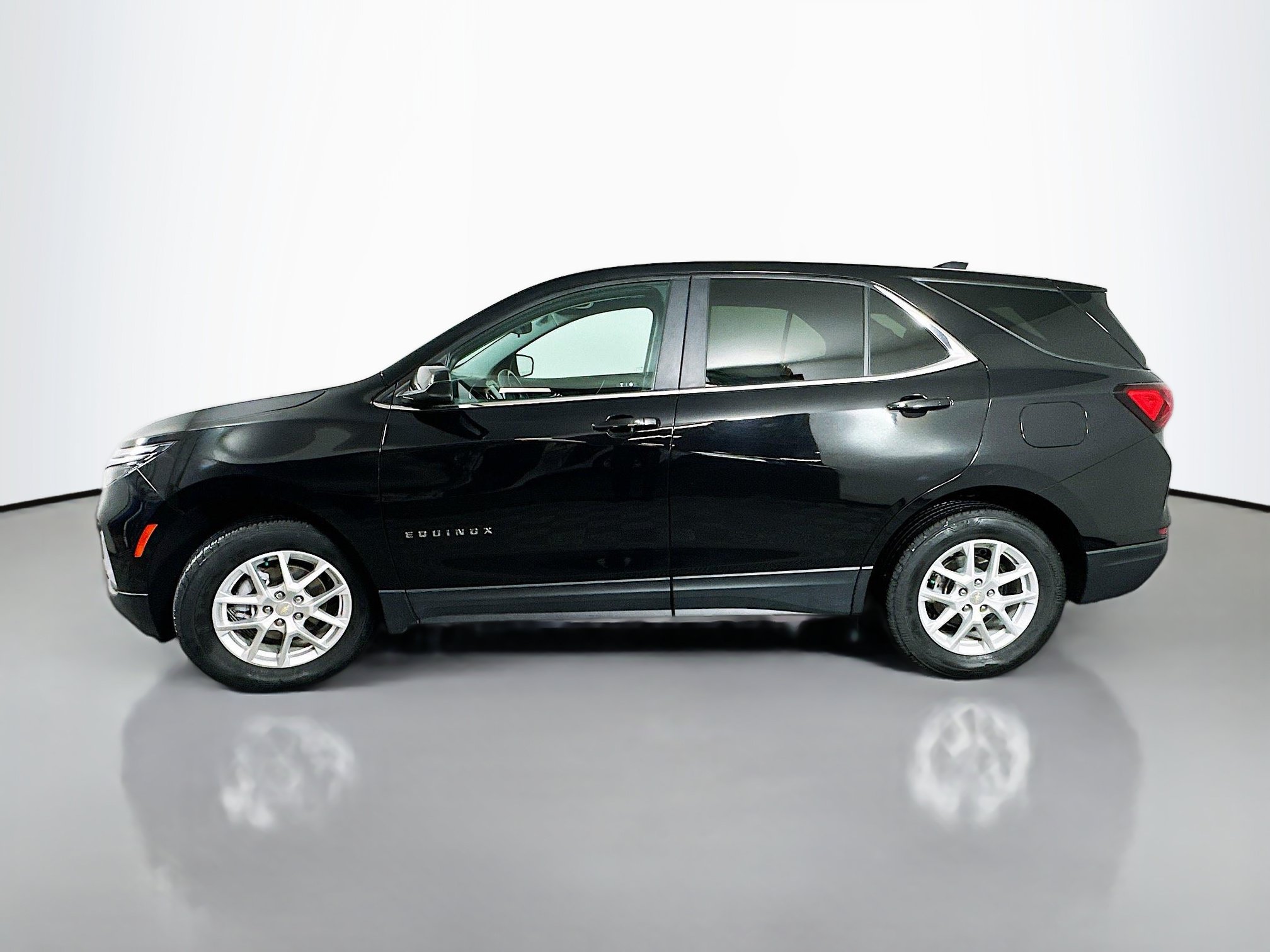 Used 2023 Chevrolet Equinox LT AWD/4WD image 4