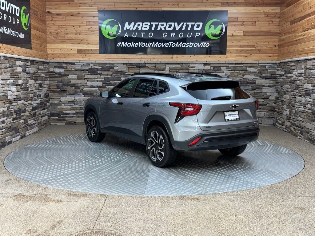 Used 2024 Chevrolet Trax RS w/ Sunroof Package image 7