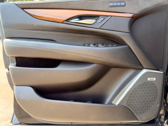 Used 2018 Cadillac Escalade ESV Premium Luxury AWD/4WD image 20