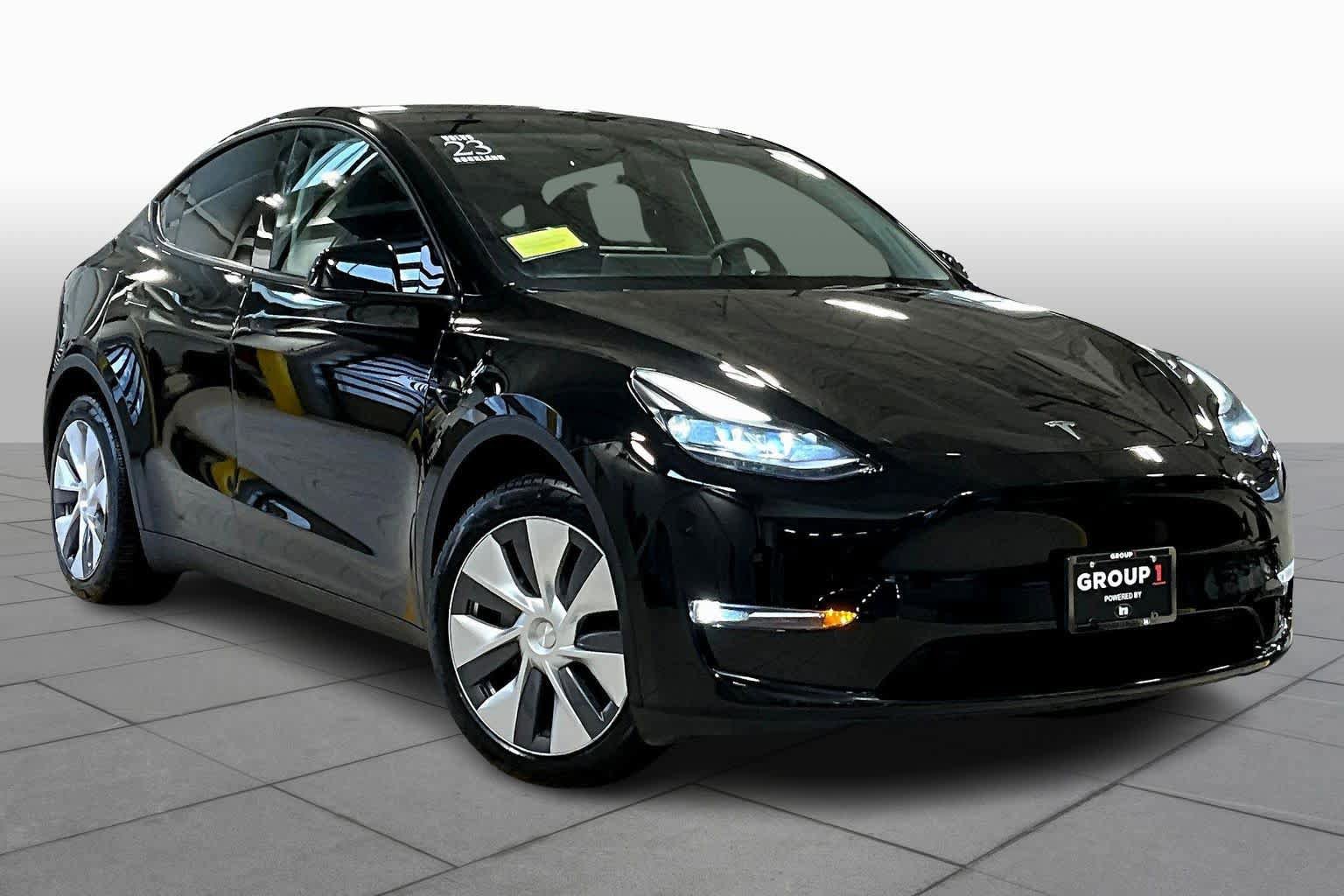 Used 2023 Tesla Model Y AWD video 2