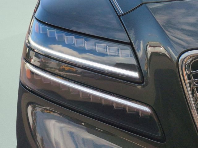 Certified 2025 Genesis GV80 2.5T Select AWD/4WD image 9