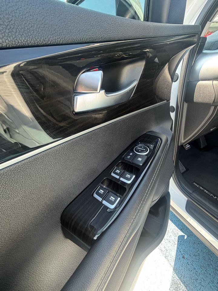 Used 2020 Kia Sorento AWD V6 image 10