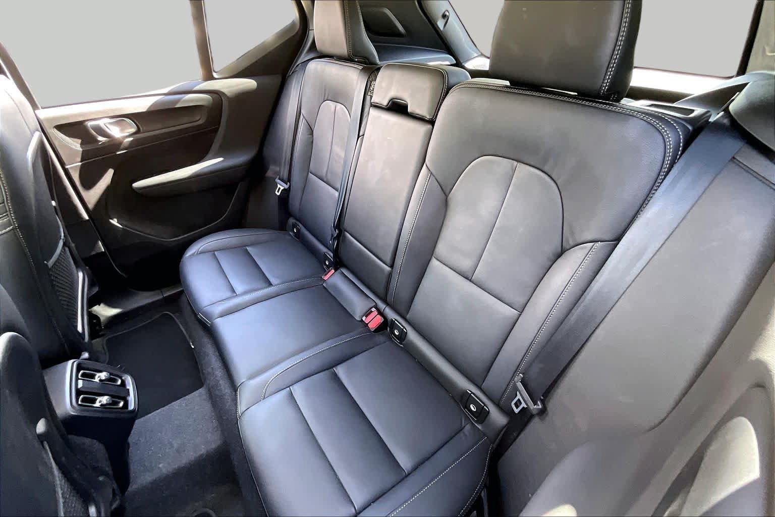 Used 2026 Volvo XC40 B4 Core FWD image 22