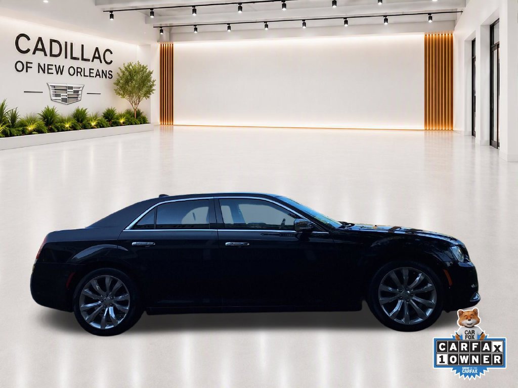 Used 2020 Chrysler 300 Touring w/ Chrome Appearance Package RWD image 2