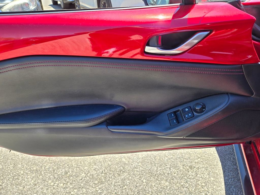 Used 2017 MAZDA MX-5 Miata RF Grand Touring RWD image 8