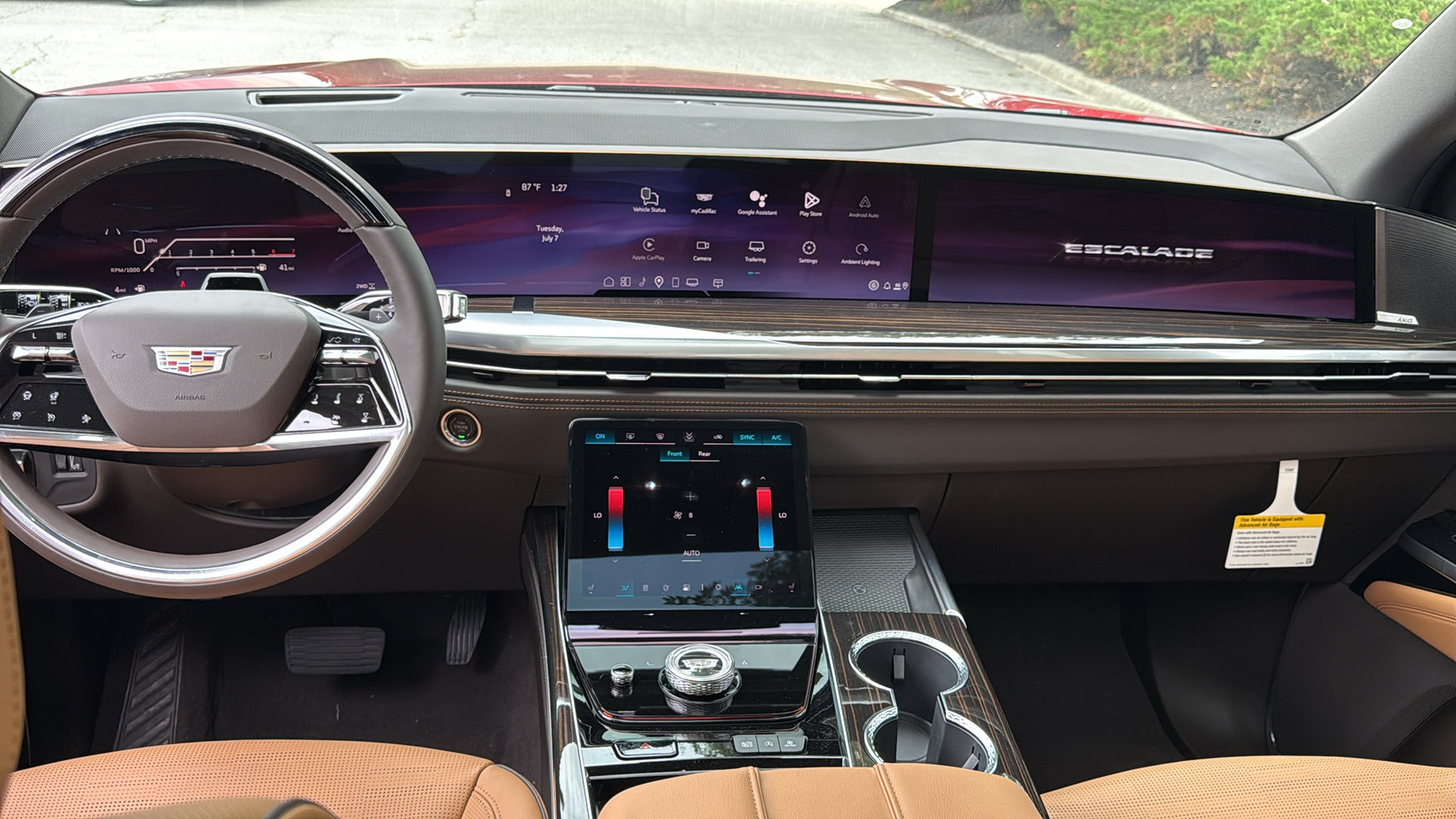 New 2026 Cadillac Escalade Luxury w/ LPO, Radiant Package AWD/4WD image 9