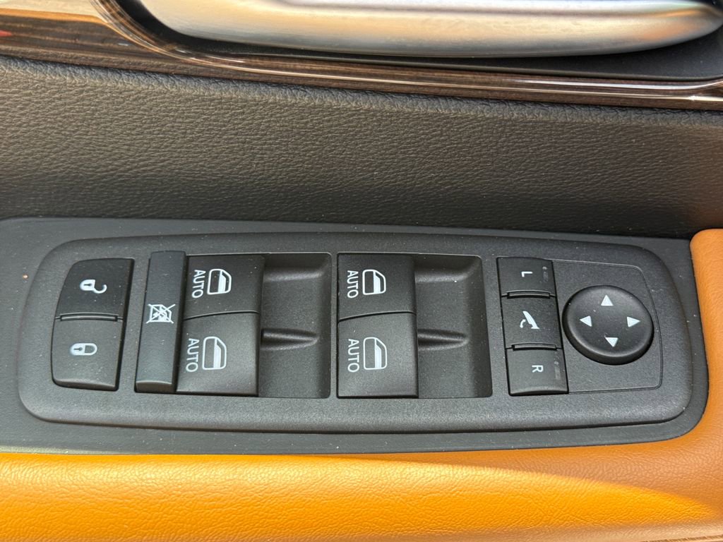 Used 2022 Chrysler Pacifica Pinnacle FWD image 14
