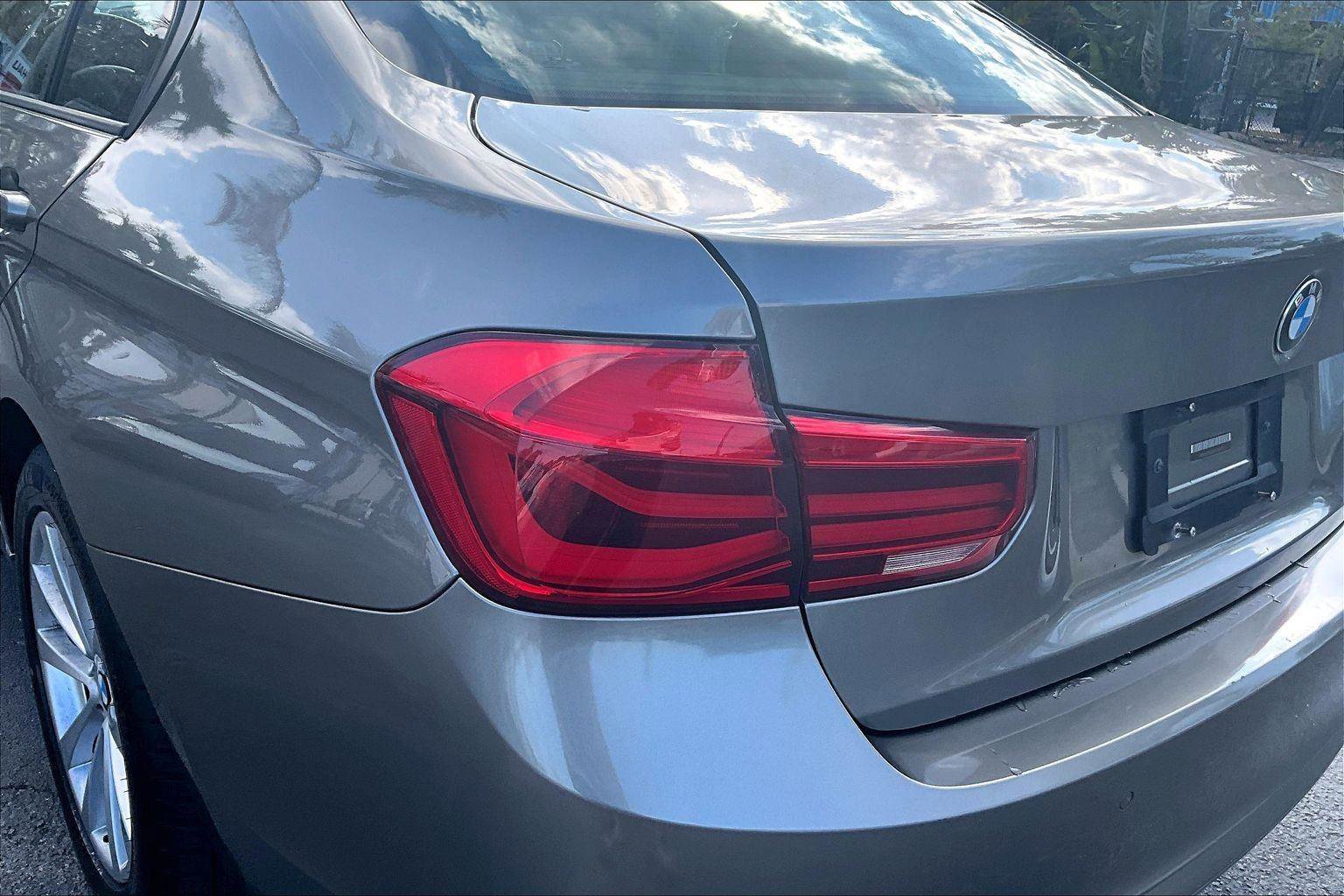 Used 2016 BMW 320i Sedan RWD image 23