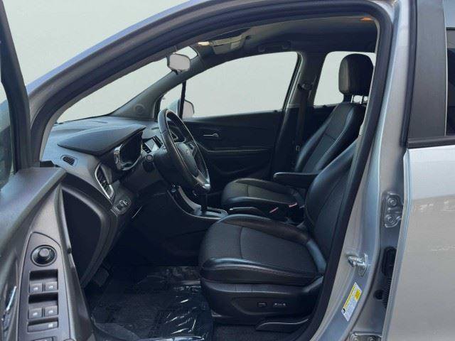 Used 2021 Chevrolet Trax LT w/ Driver Confidence Package AWD/4WD image 15