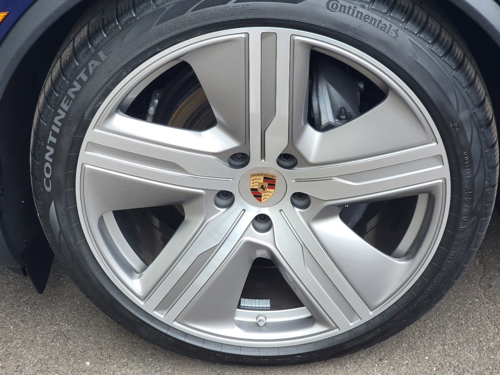 Used 2024 Porsche Macan 4 Electric image 12