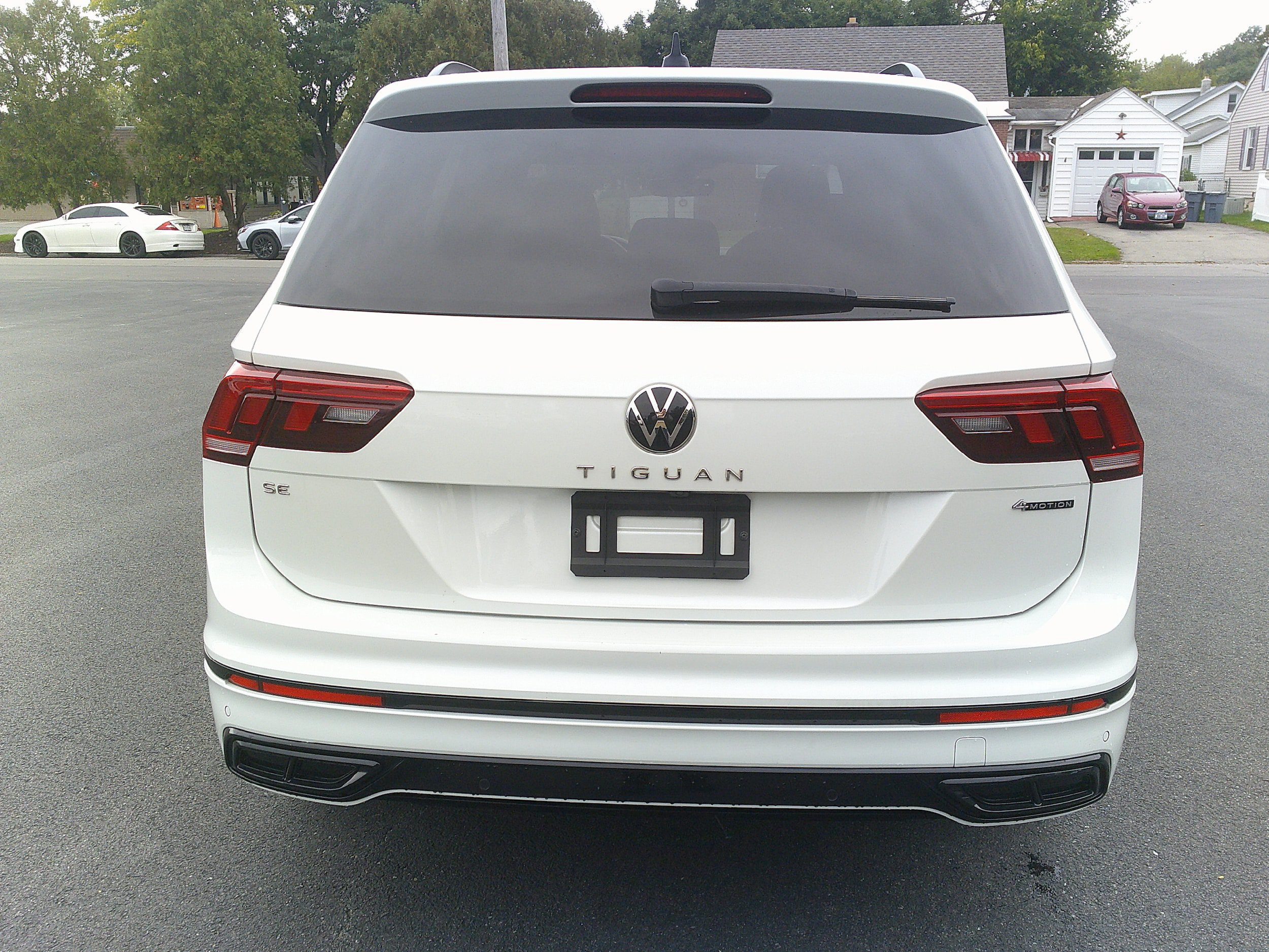 Used 2022 Volkswagen Tiguan SE R-Line AWD/4WD image 9