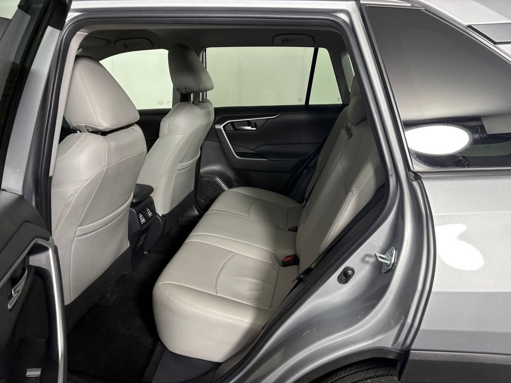 Used 2025 Toyota RAV4 XLE AWD/4WD image 28