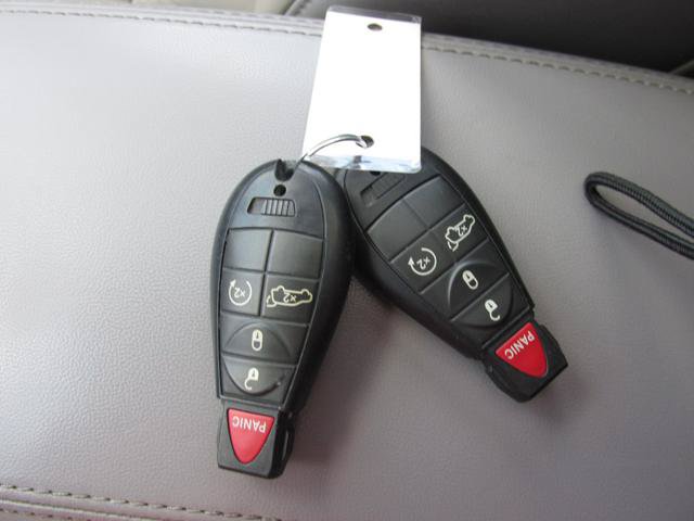 Used 2013 Jeep Grand Cherokee Laredo AWD/4WD image 18