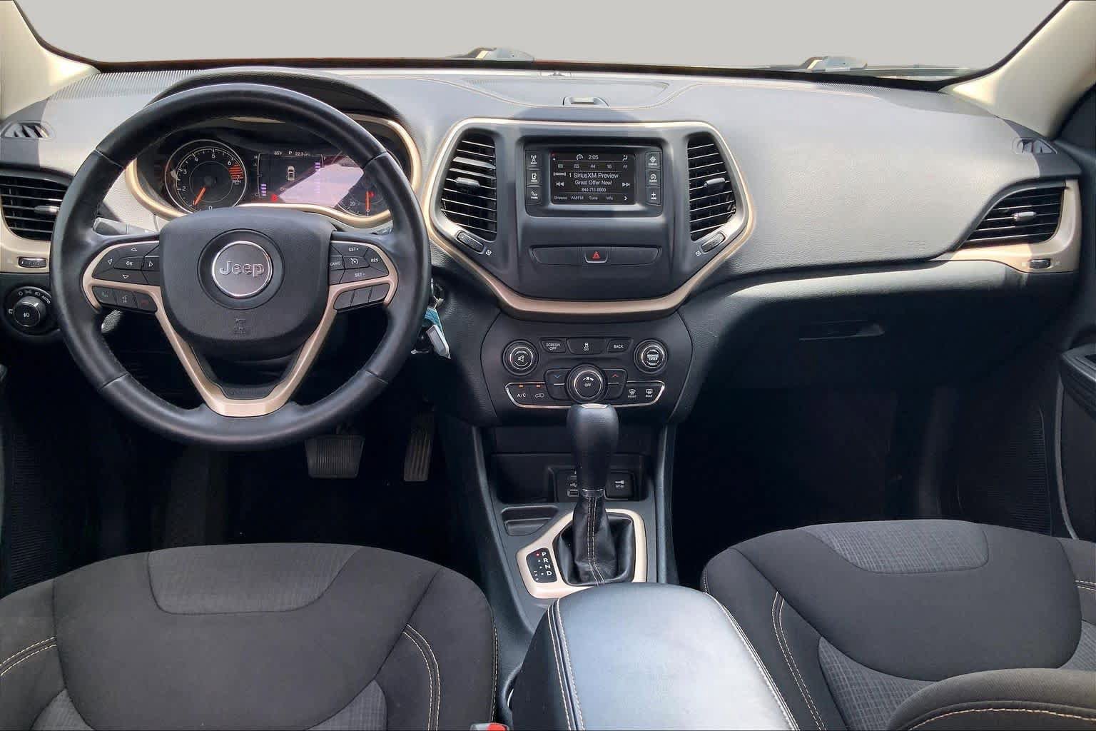 Used 2016 Jeep Cherokee Latitude FWD image 16