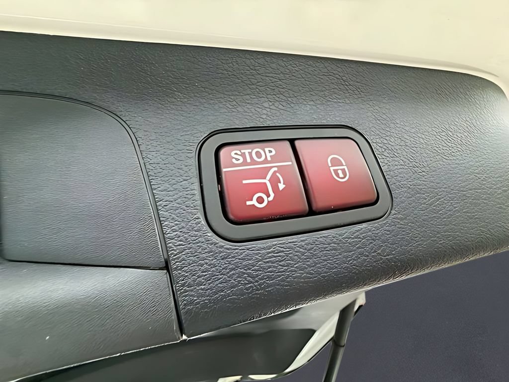 Used 2022 Mercedes-Benz GLS 450 4MATIC image 35
