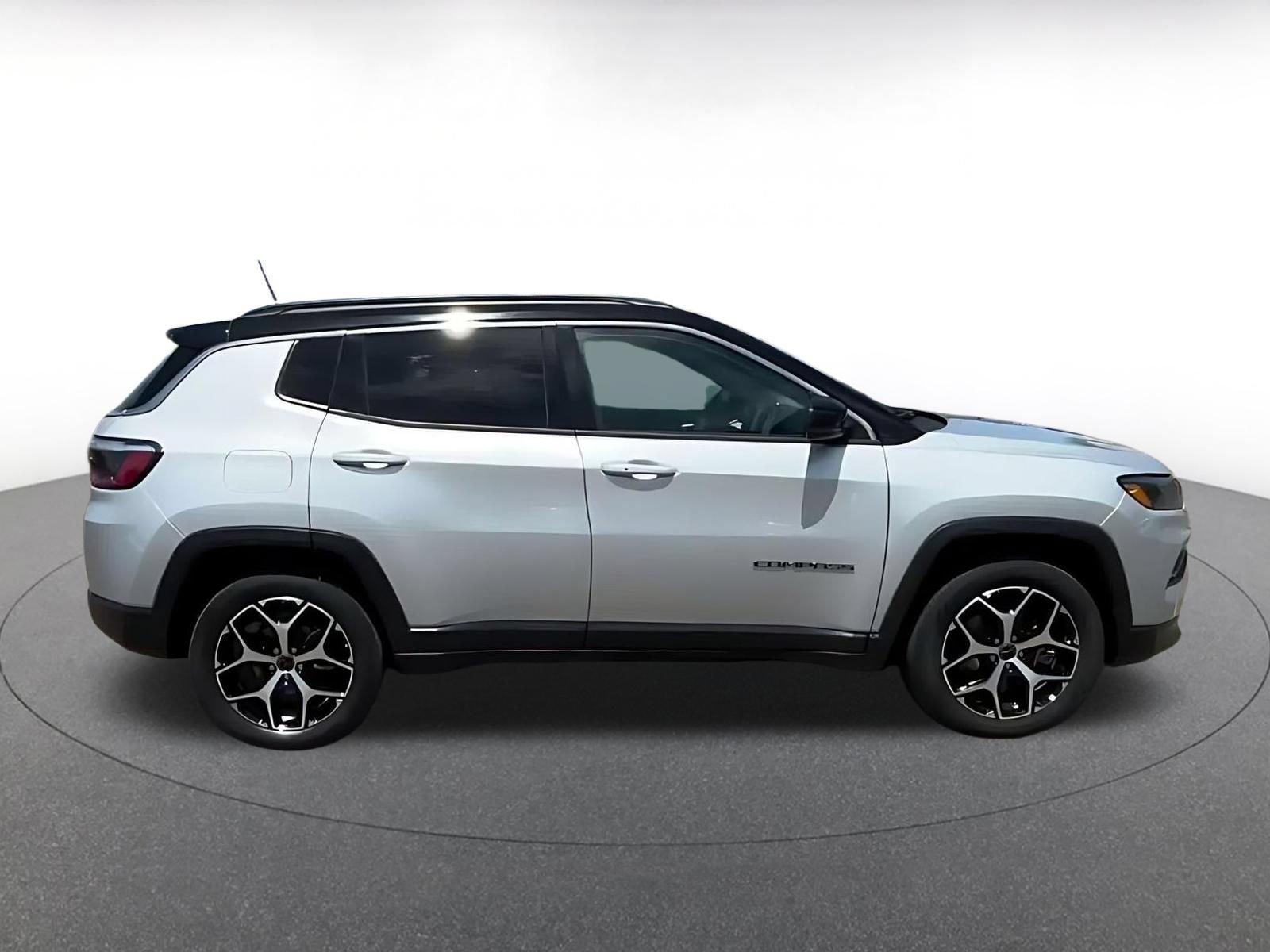 Used 2025 Jeep Compass Limited AWD/4WD image 8
