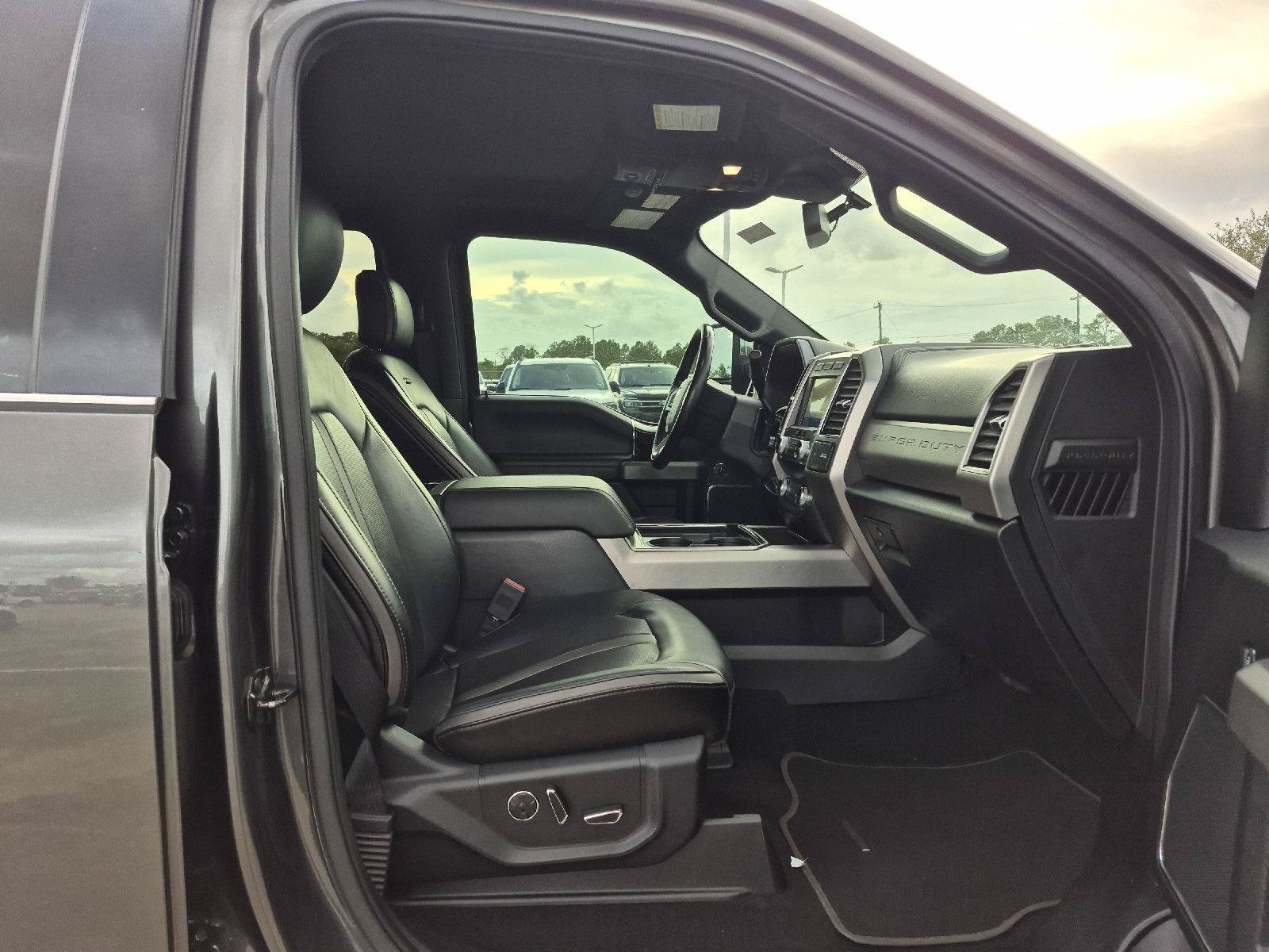Certified 2020 Ford F250 Platinum w/ FX4 Off-Road Package AWD/4WD image 13