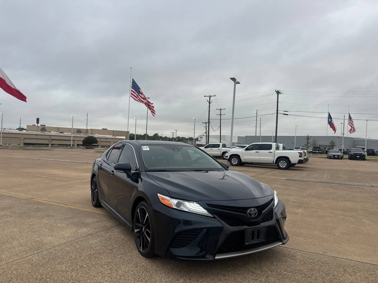 Used 2020 Toyota Camry XSE FWD image 2