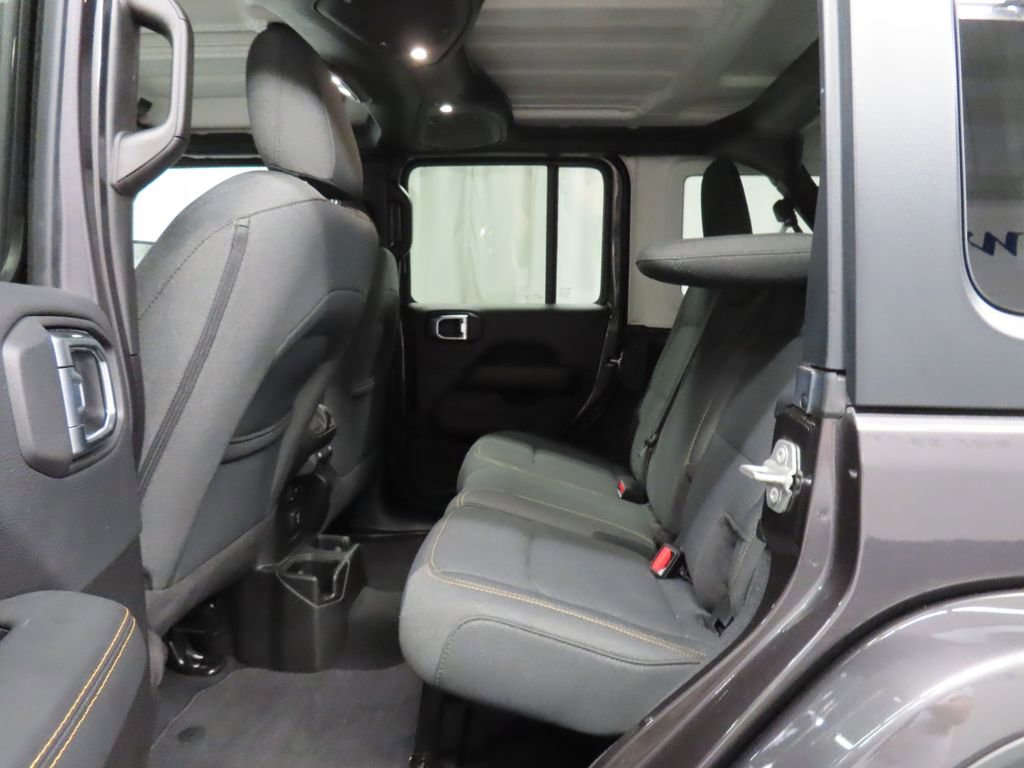 Used 2024 Jeep Wrangler Unlimited Sahara w/ Technology Group AWD/4WD image 15