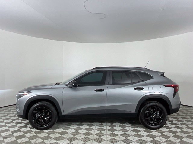 Used 2025 Chevrolet Trax LT FWD image 8