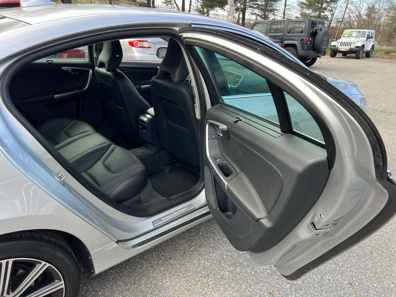 Used 2018 Volvo S60 T5 Inscription image 15