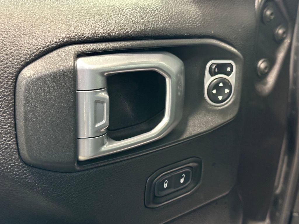 Used 2019 Jeep Wrangler Unlimited Sahara w/ Cold Weather Group AWD/4WD image 13
