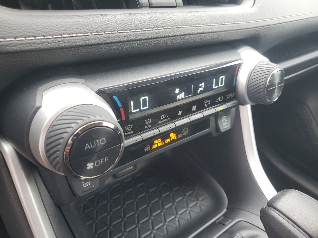Used 2024 Toyota RAV4 XLE FWD image 23
