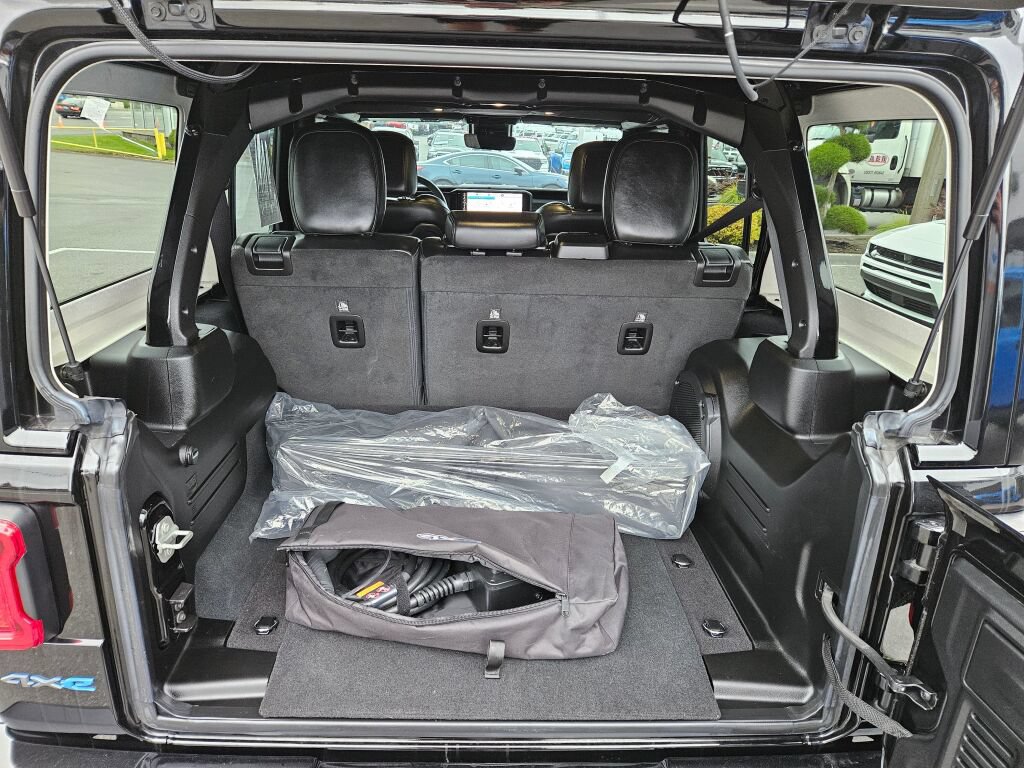Used 2024 Jeep Wrangler High Altitude AWD/4WD image 12
