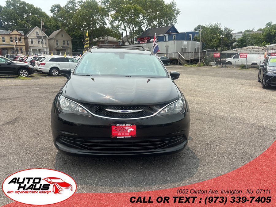 Used 2020 Chrysler Voyager Lxi FWD image 1