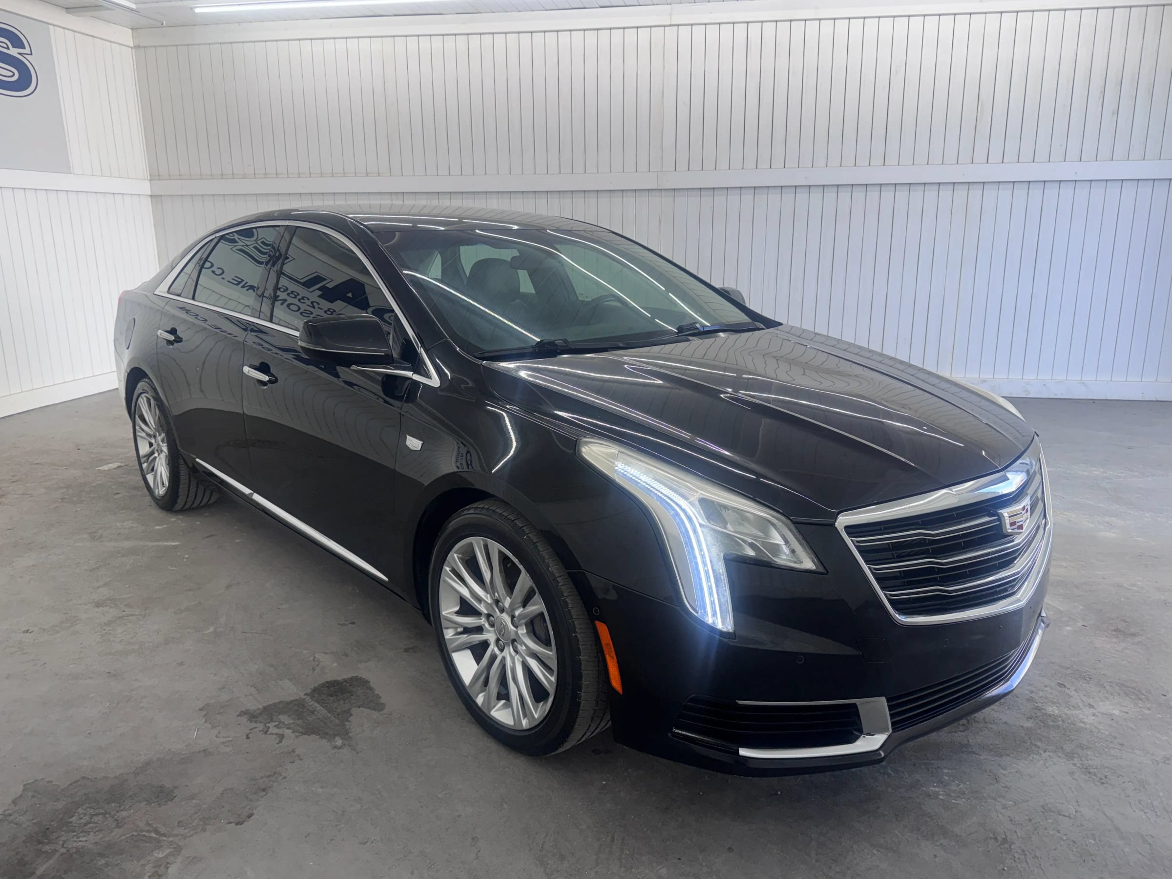 Used 2019 Cadillac XTS Luxury FWD image 3