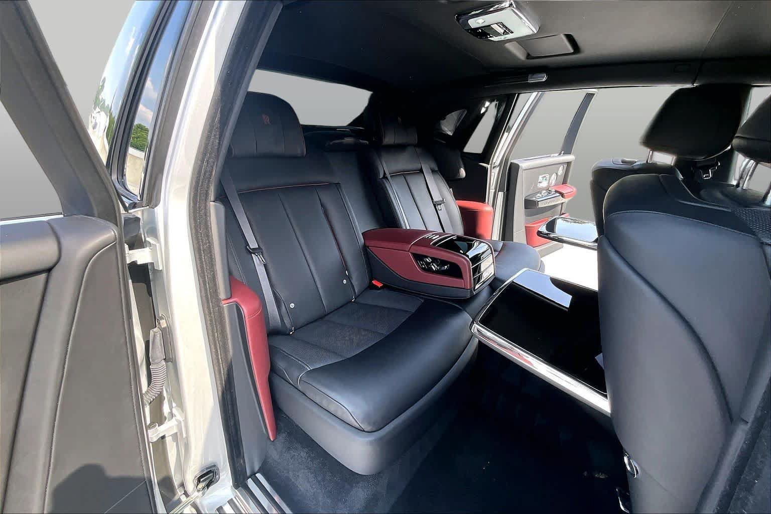 Used 2024 Rolls-Royce Phantom Sedan RWD image 20