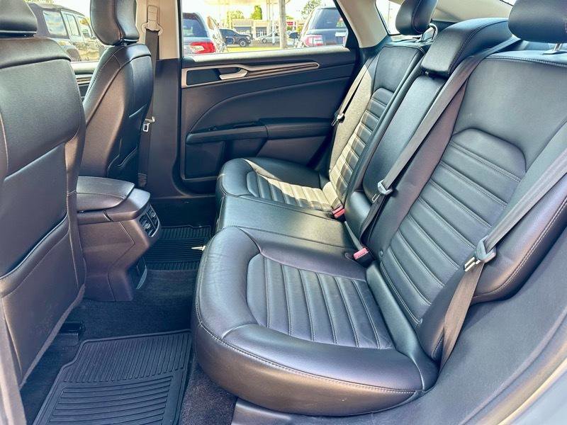Used 2016 Ford Fusion SE w/ Equipment Group 202A image 12