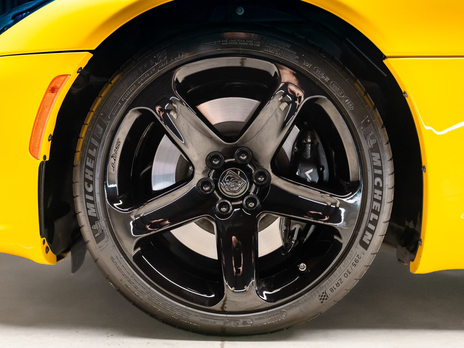 Used 2014 SRT Viper SRT-10 w/ Grand Touring Package RWD image 23