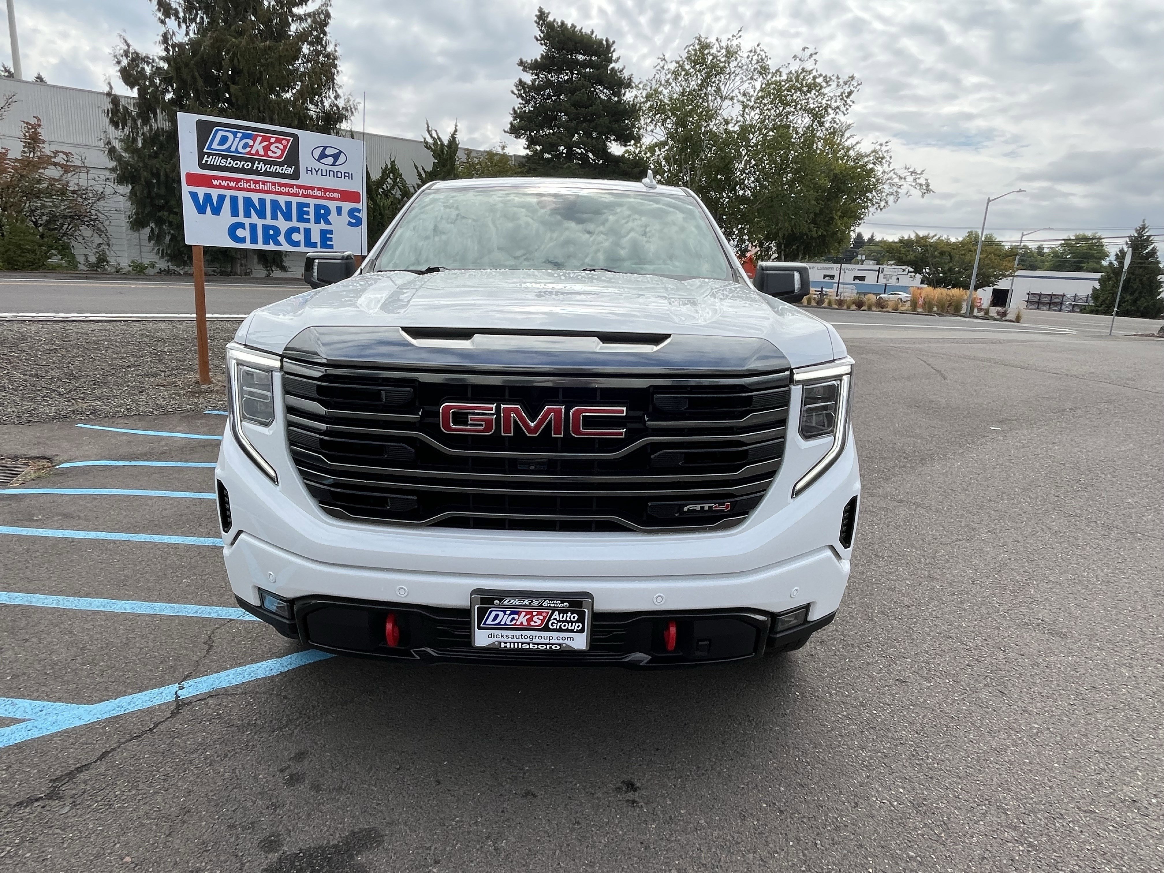 Used 2023 GMC Sierra 1500 AT4 w/ Technology Package image 9