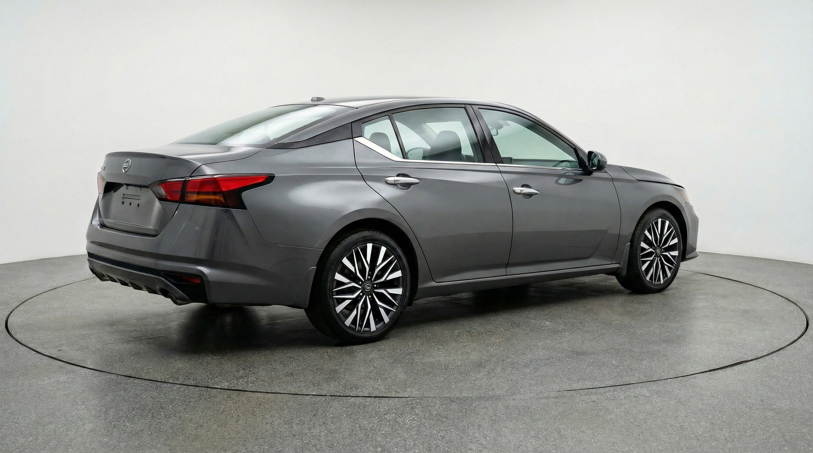 Used 2025 Nissan Altima 2.5 SV image 9