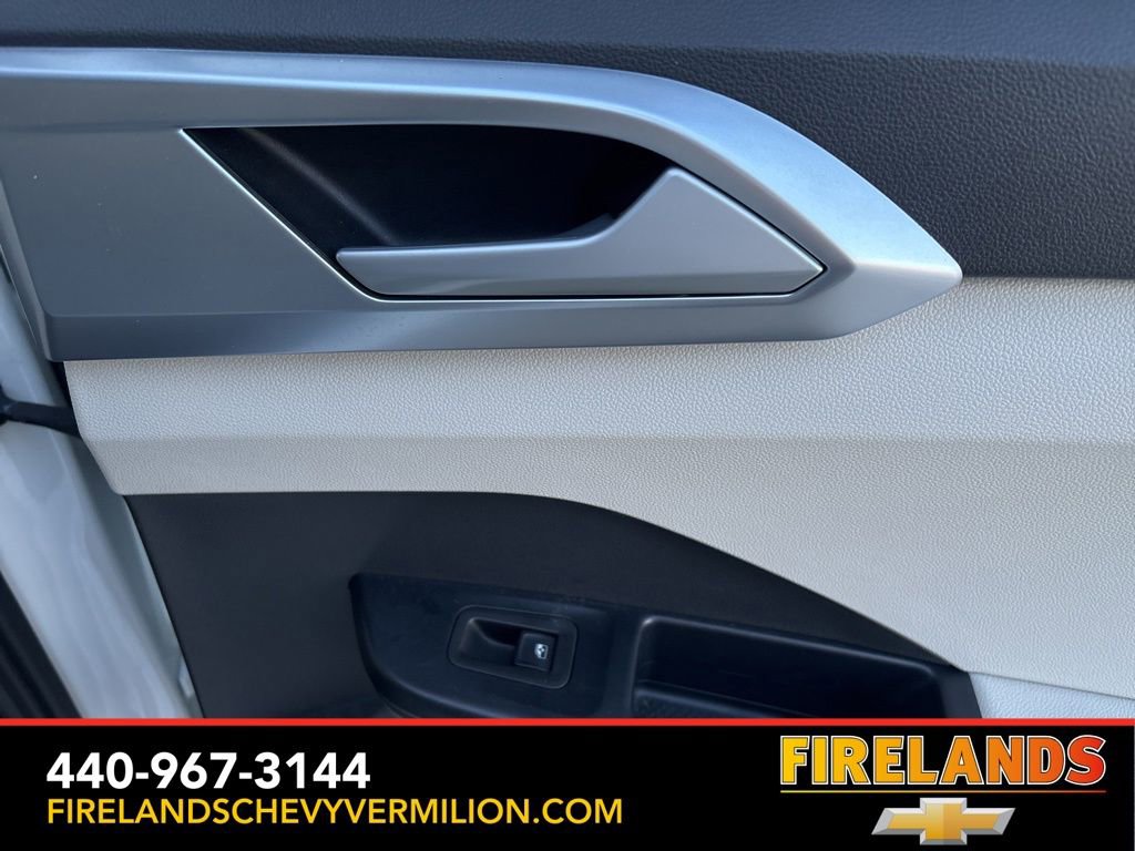 Used 2025 Volkswagen Taos SE image 34