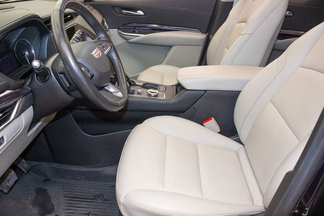 Used 2023 Cadillac XT4 Luxury w/ Cold Weather Package image 20