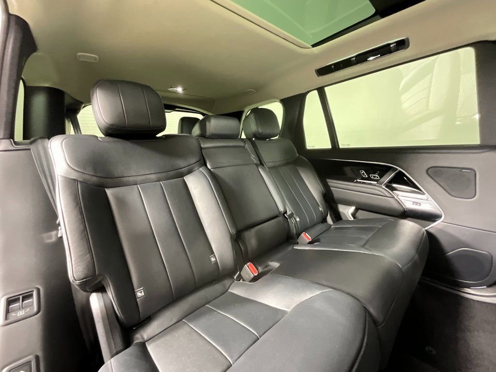 Certified 2025 Land Rover Range Rover Long Wheelbase SE AWD/4WD image 22