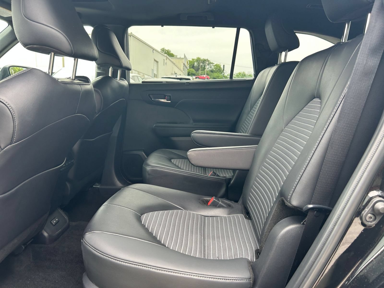 Used 2025 Toyota Highlander XSE AWD/4WD image 22