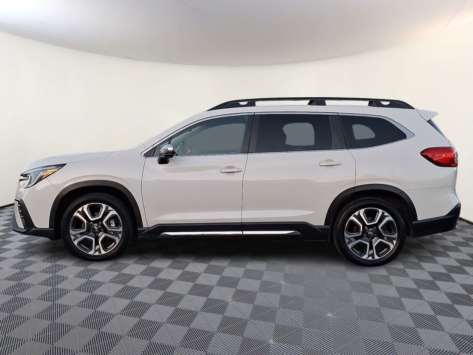 Used 2023 Subaru Ascent Limited w/ Technology Package AWD/4WD image 8