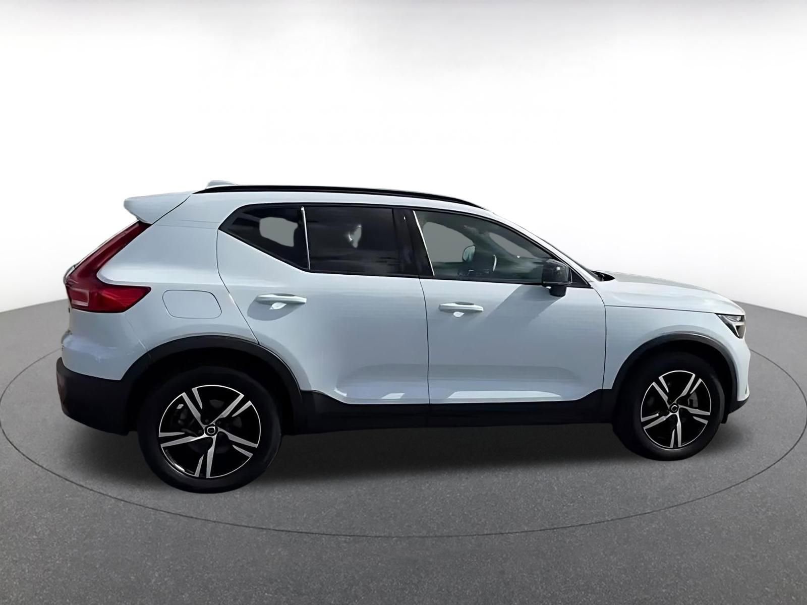 Used 2024 Volvo XC40 B5 Core AWD/4WD image 15