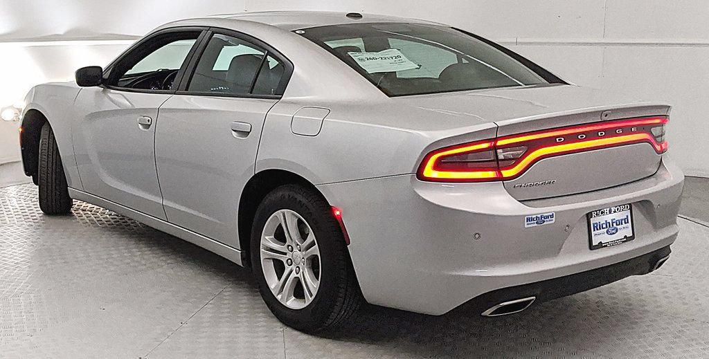 Used 2020 Dodge Charger SXT w/ Leather Interior Group RWD image 4