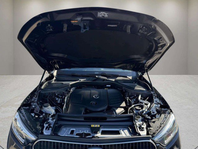 Certified 2025 Mercedes-Benz GLC 300 4MATIC image 33