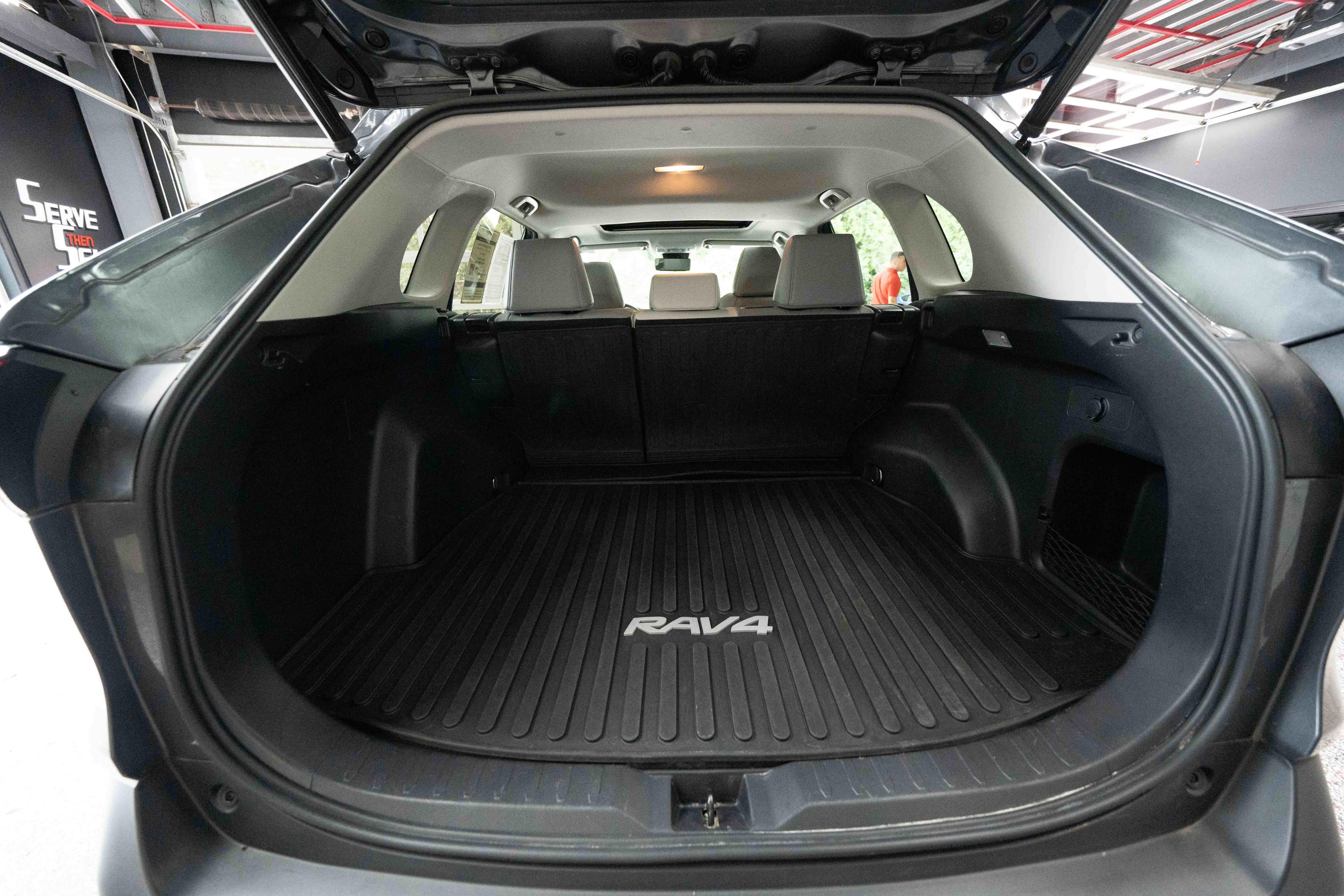 Used 2019 Toyota RAV4 Limited w/ All Weather Liner Package AWD/4WD image 28