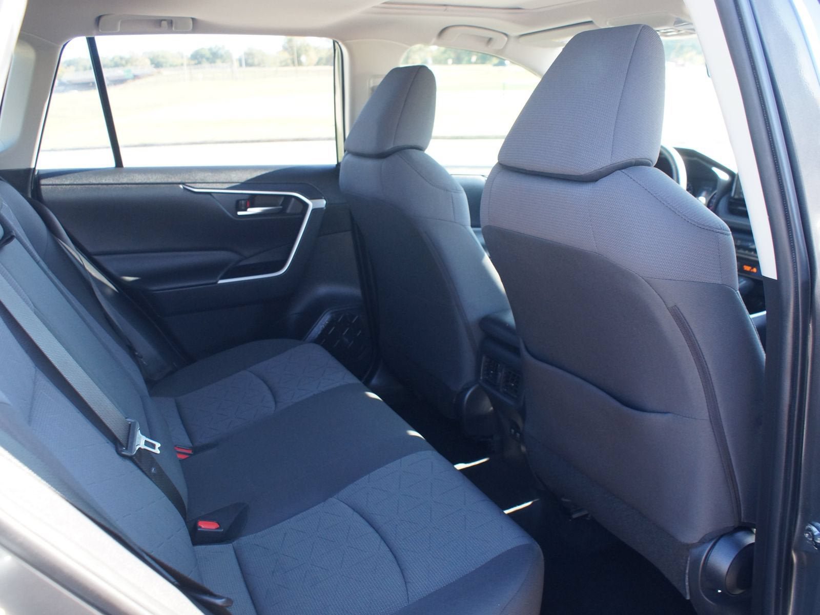 Used 2019 Toyota RAV4 XLE w/ Convenience Package FWD image 22