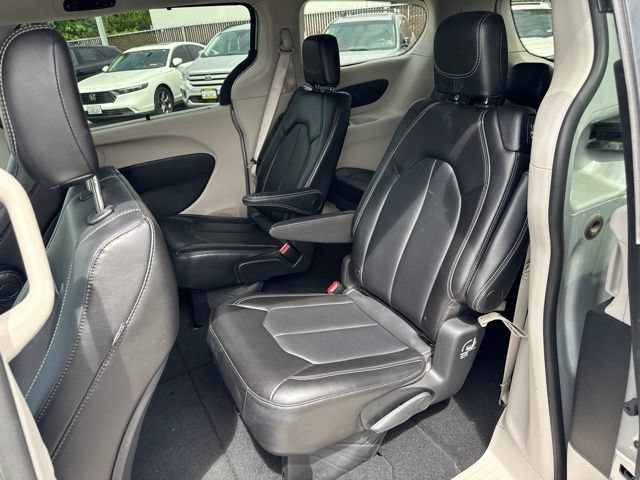 Used 2024 Chrysler Pacifica Touring-L FWD image 15