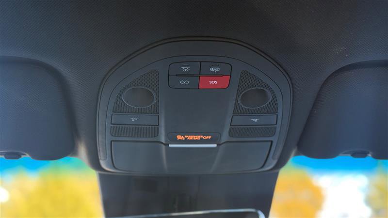 Used 2025 Genesis G70 2.5T image 27