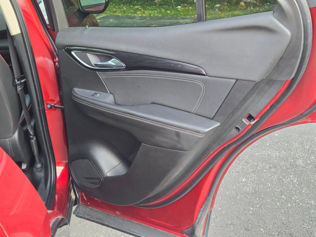 Used 2023 Buick Envision Essence w/ Sport Touring Package image 9