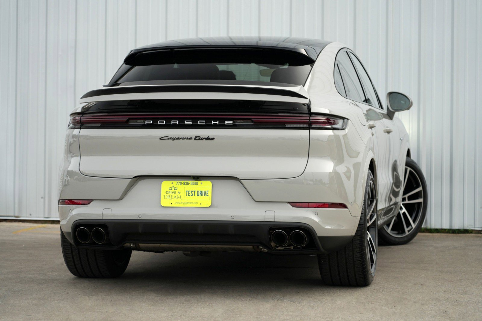 Used 2024 Porsche Cayenne Turbo image 5
