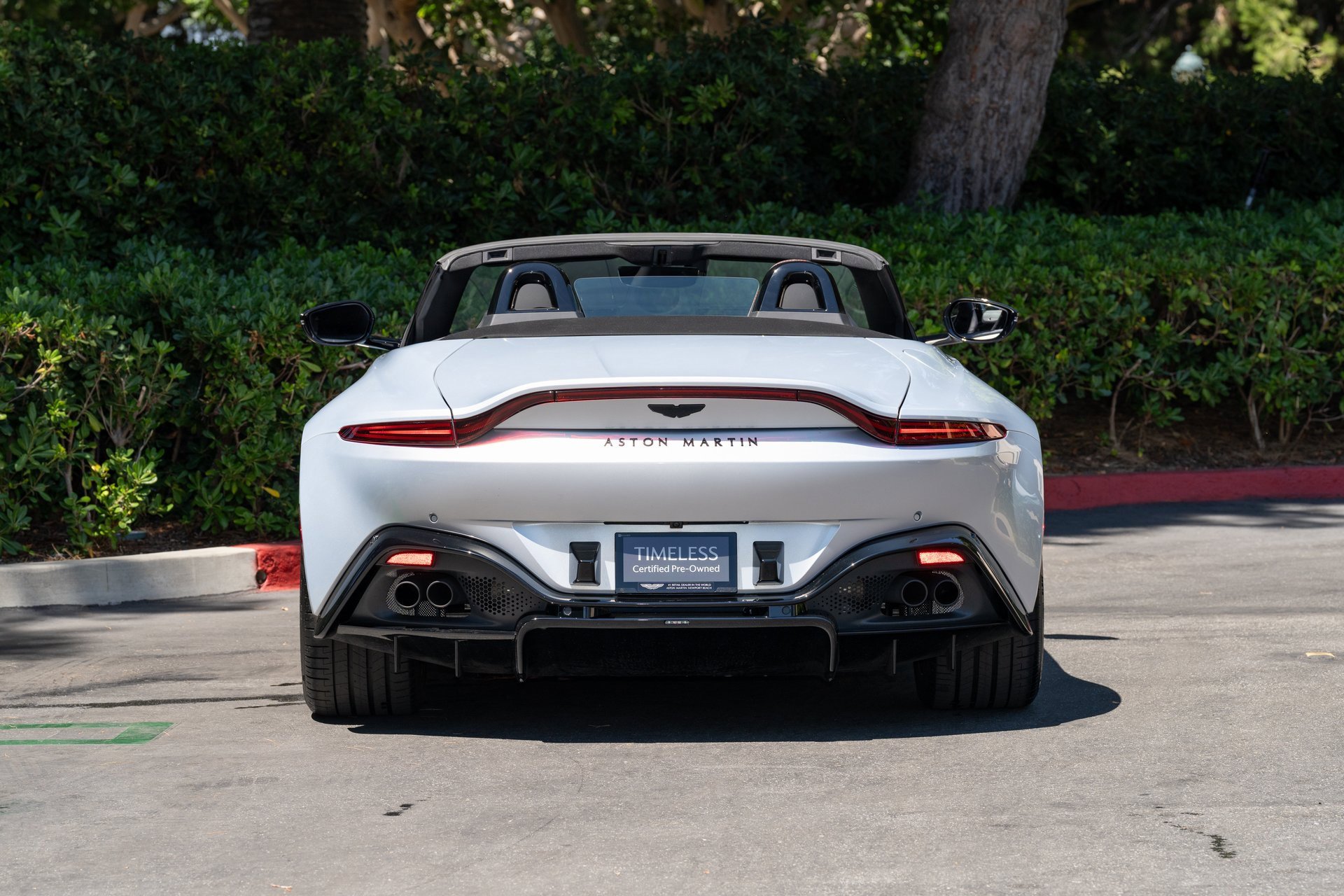 Used 2023 Aston Martin V8 Vantage Roadster image 7